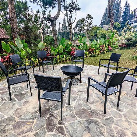 Cottonwood Exclusive Villa @Lembang Asri - Jacuzzi Playground Netflix Billyard Exterior foto