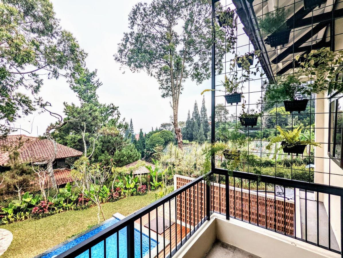 Cottonwood Exclusive Villa @Lembang Asri - Jacuzzi Playground Netflix Billyard Exterior foto